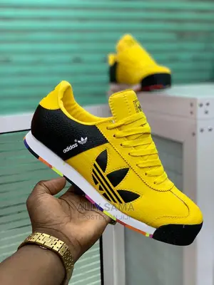 Adidas Sneakers