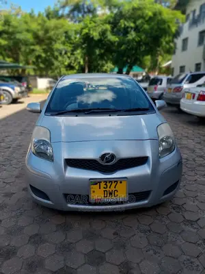 Toyota Vitz 1.3 AWD 3dr 2005 Silver