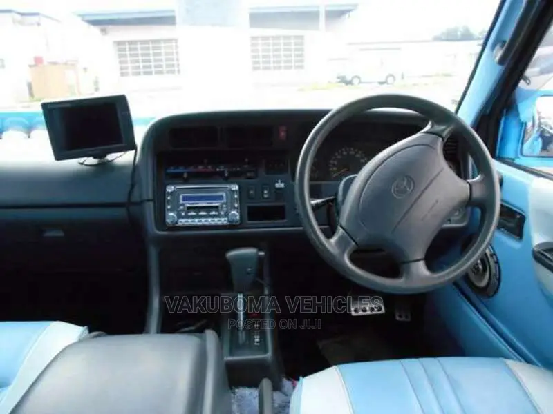 Toyota HiAce 1997 Blue