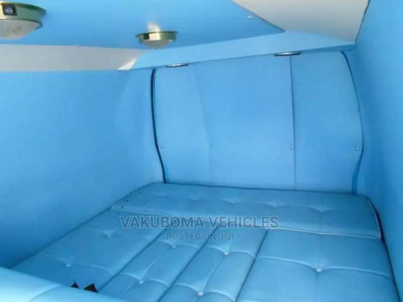 Toyota HiAce 1997 Blue