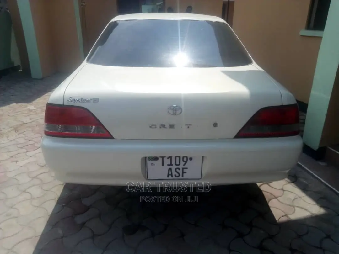 Toyota Cresta 2000 White
