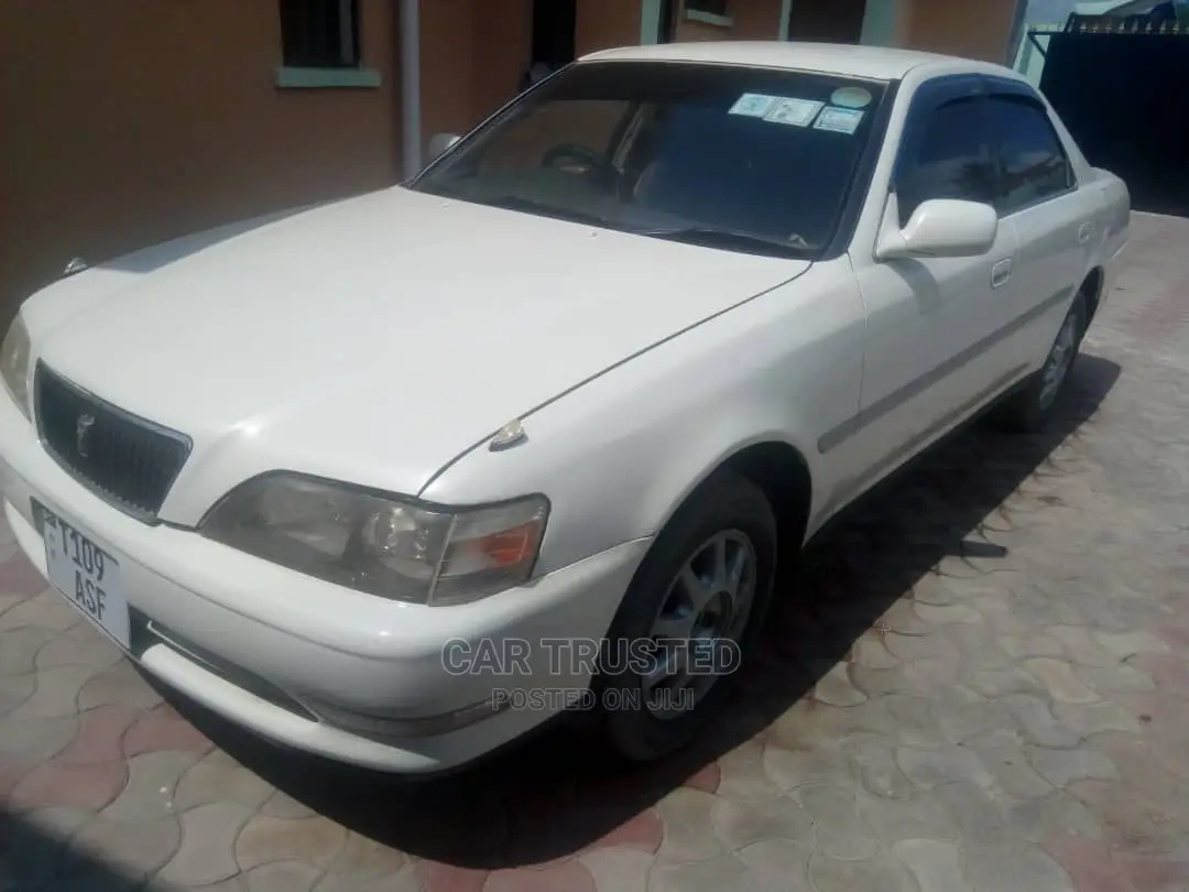 Toyota Cresta 2000 White