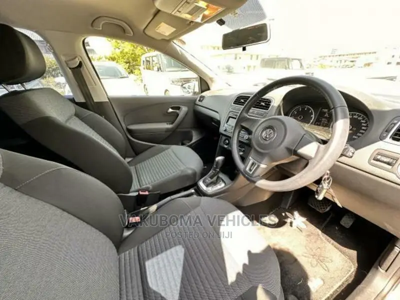 Volkswagen Polo 2012 Pearl