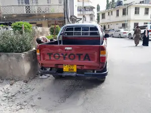 Toyota Hilux 2001 Red