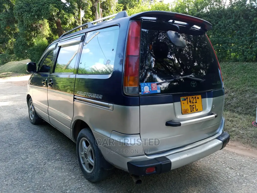Toyota Noah 2.0 FWD (8 Seater) 2001 Beige