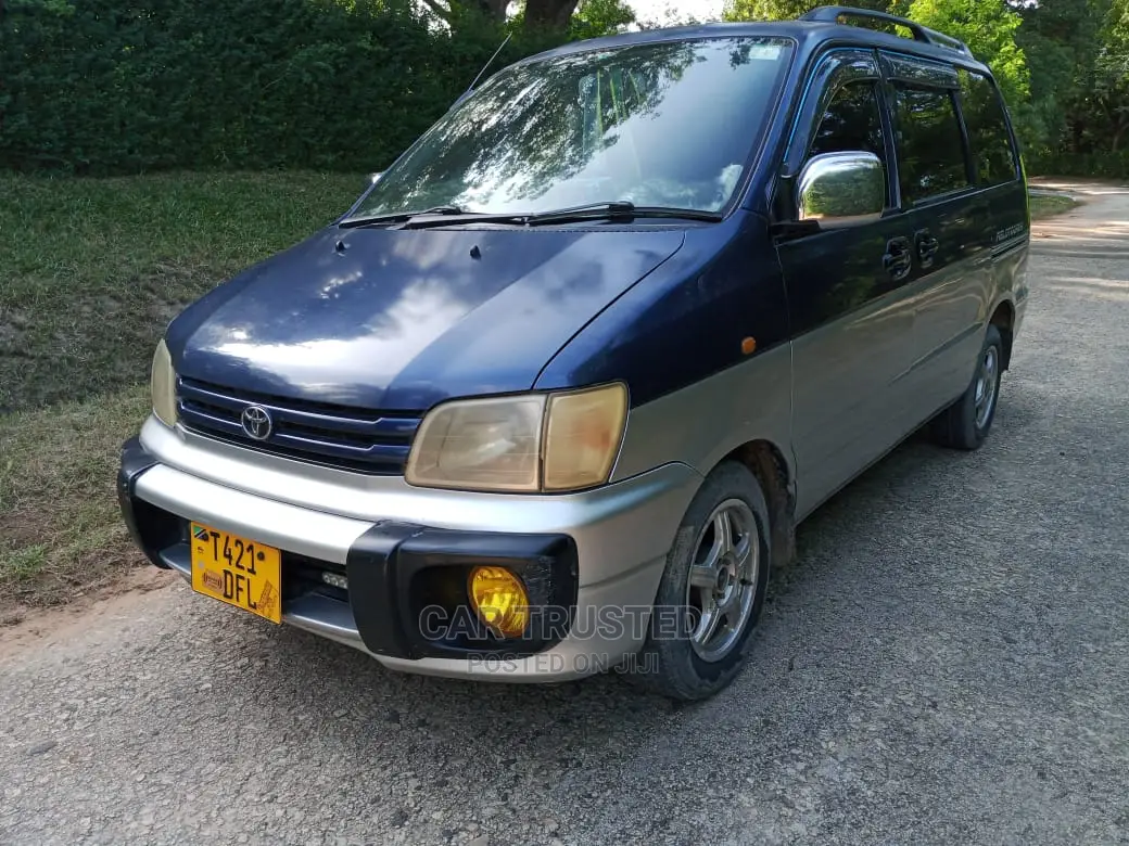 Toyota Noah 2.0 FWD (8 Seater) 2001 Beige