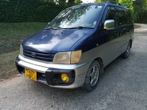 Toyota Noah 2.0 FWD (8 Seater) 2001 Beige