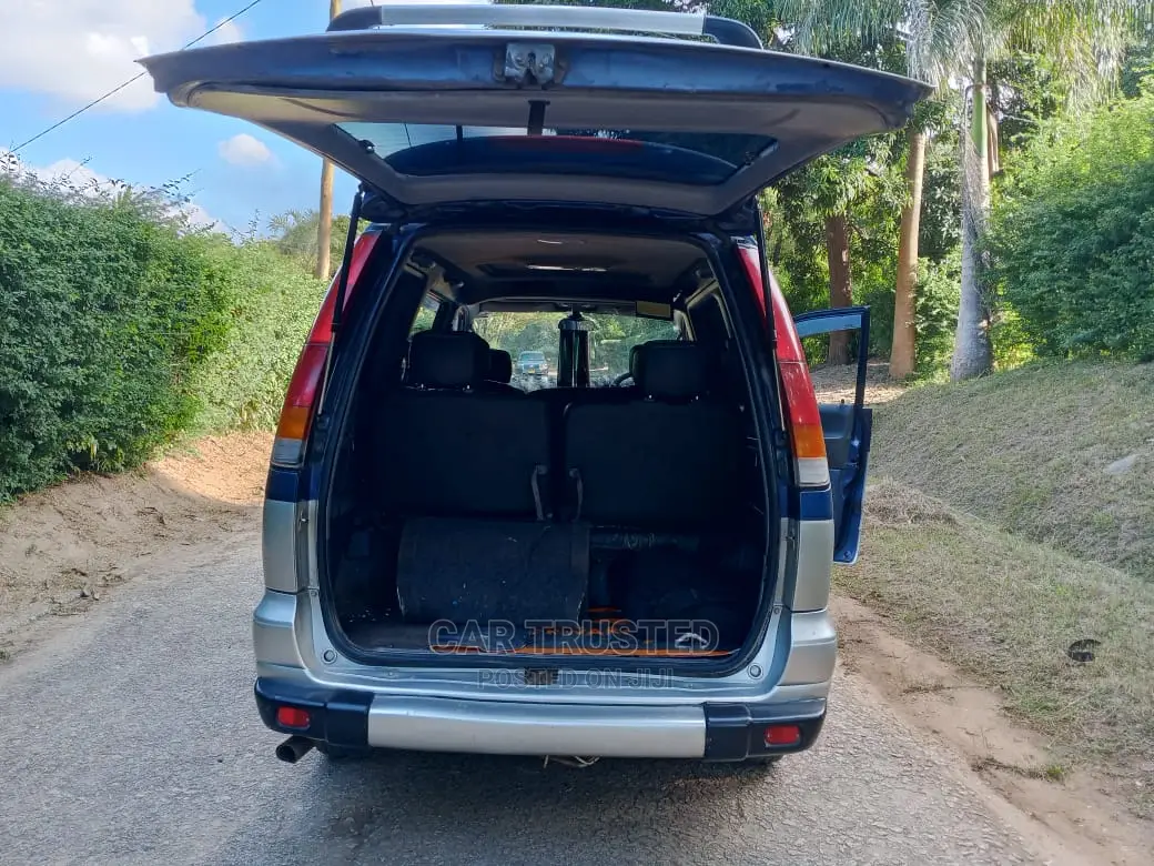 Toyota Noah 2.0 FWD (8 Seater) 2001 Beige
