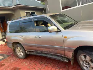 Toyota Land Cruiser 100 4.2 TD Executive 2004 Beige