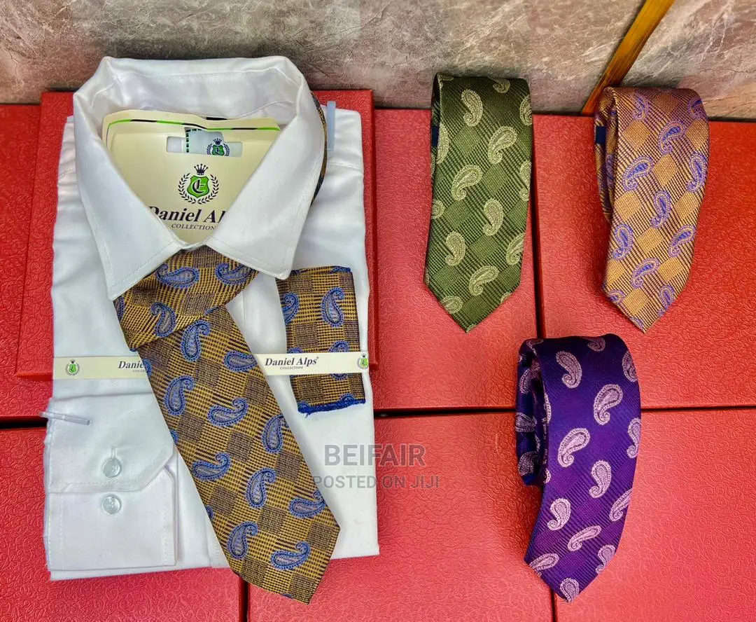 Tai Nzito Za Kisasa Na Pocket Square