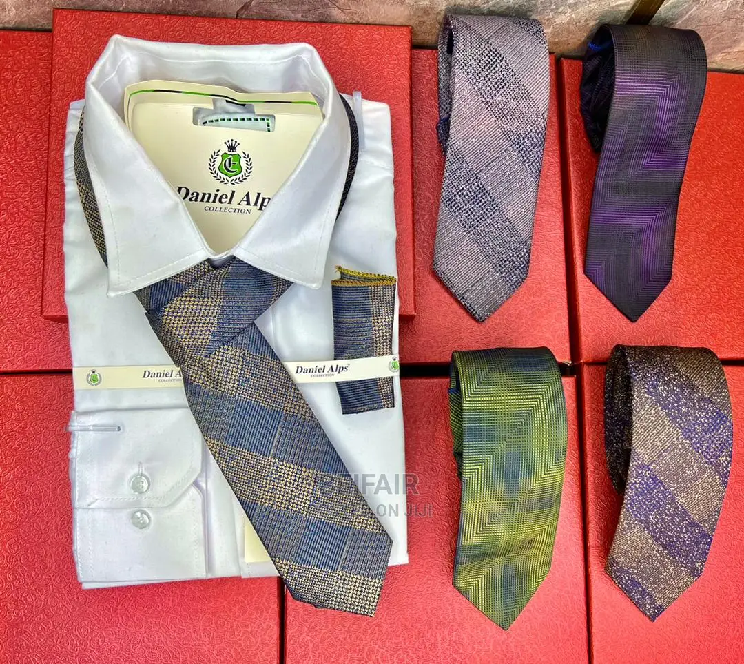 Tai Nzito Za Kisasa Na Pocket Square