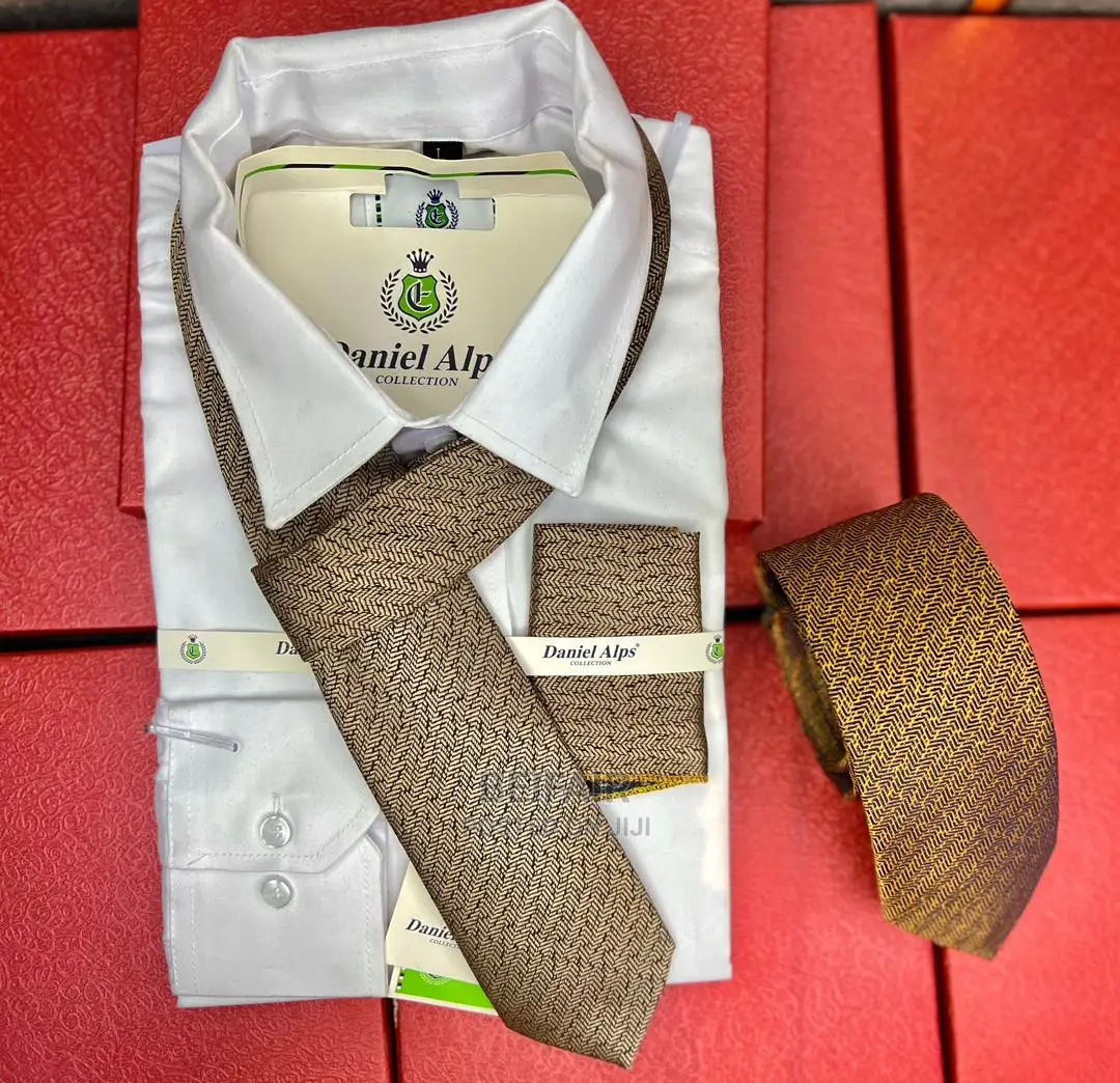 Tai Nzito Za Kisasa Na Pocket Square