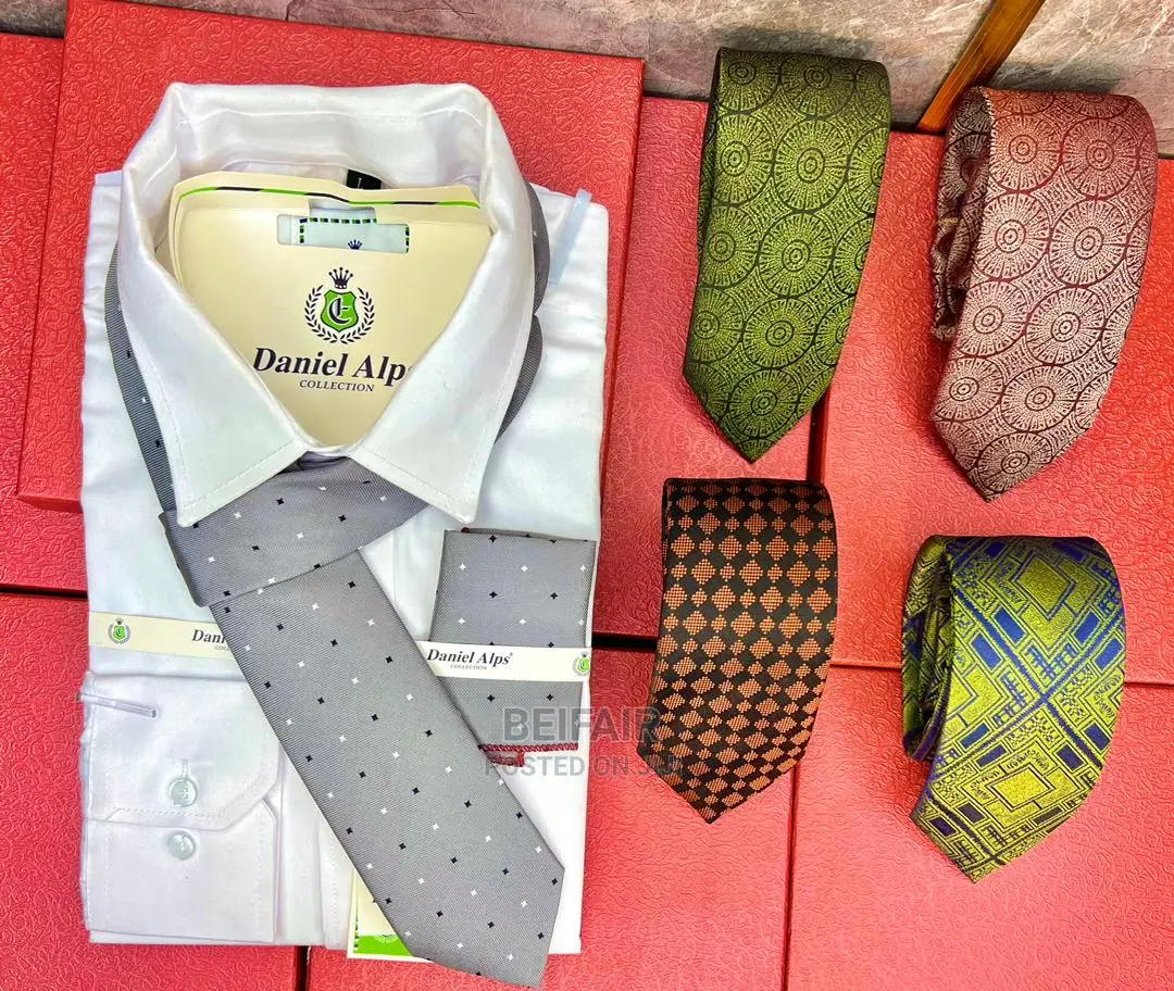 Tai Nzito Za Kisasa Na Pocket Square
