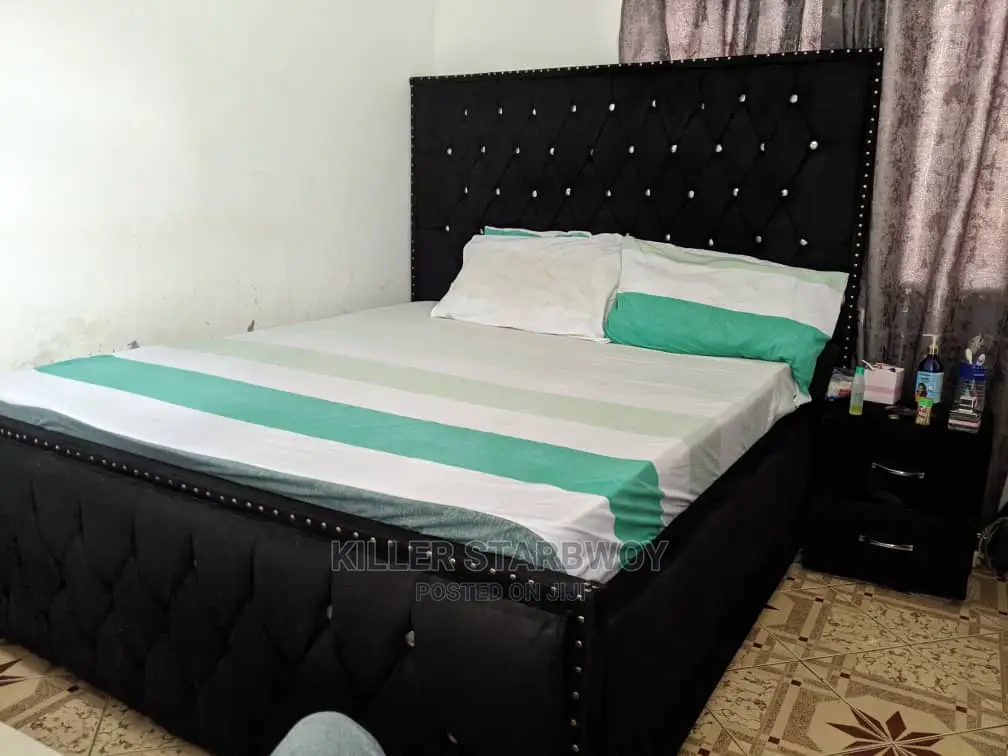 Kitanda Bedside Na Godoro 5×6 Inchi 8