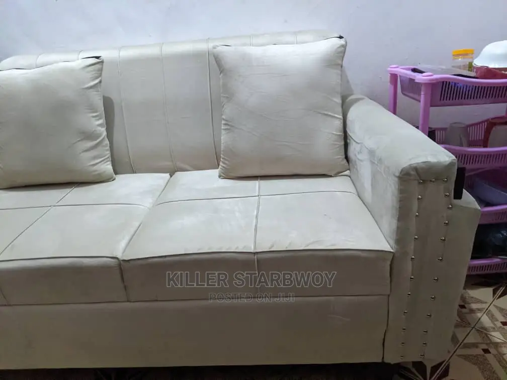 Sofa Classic Mno Imetumika Wiki Mbili Tu
