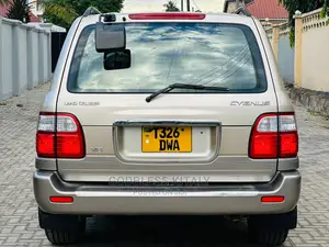 Toyota Land Cruiser 2000 Gold