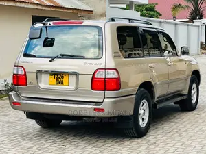 Toyota Land Cruiser 2000 Gold