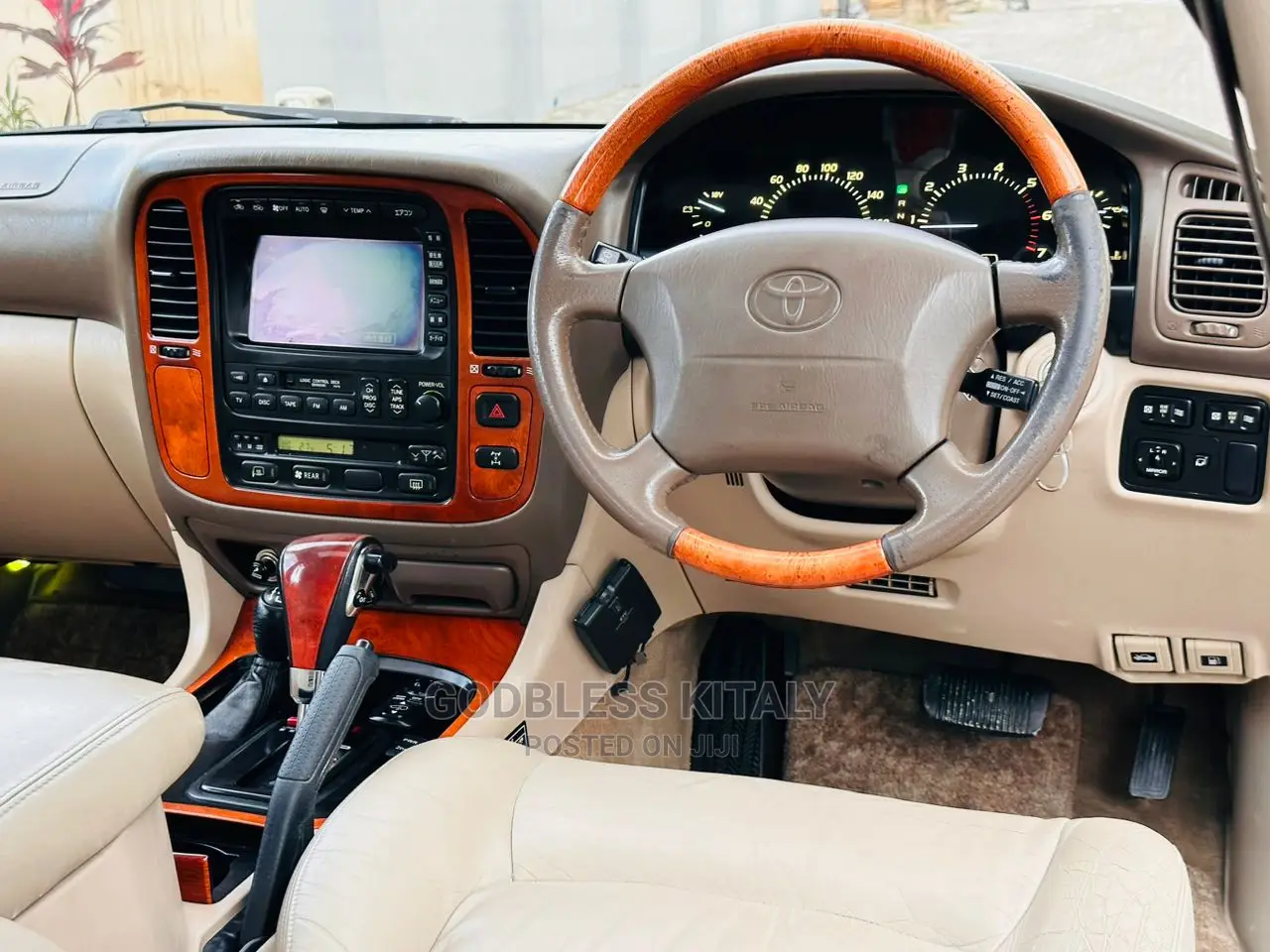 Toyota Land Cruiser 2000 Gold
