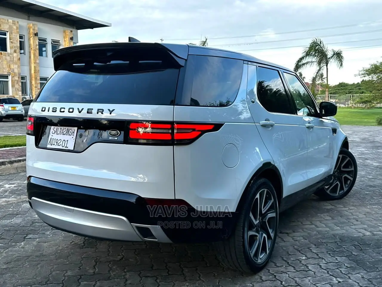 Land Rover Discovery 2018 White