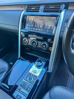 Land Rover Discovery 2018 White