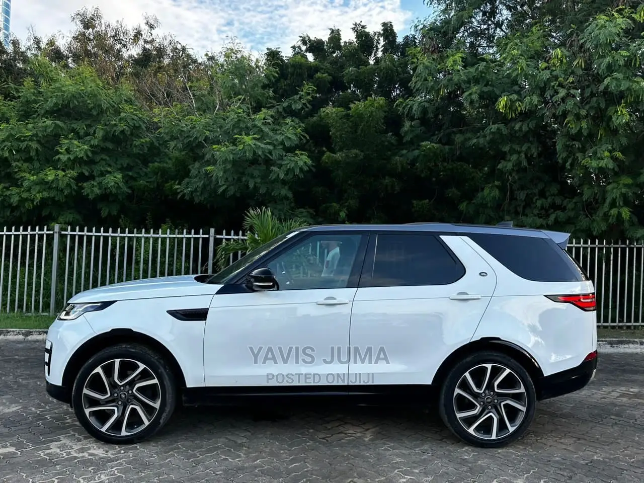 Land Rover Discovery 2018 White