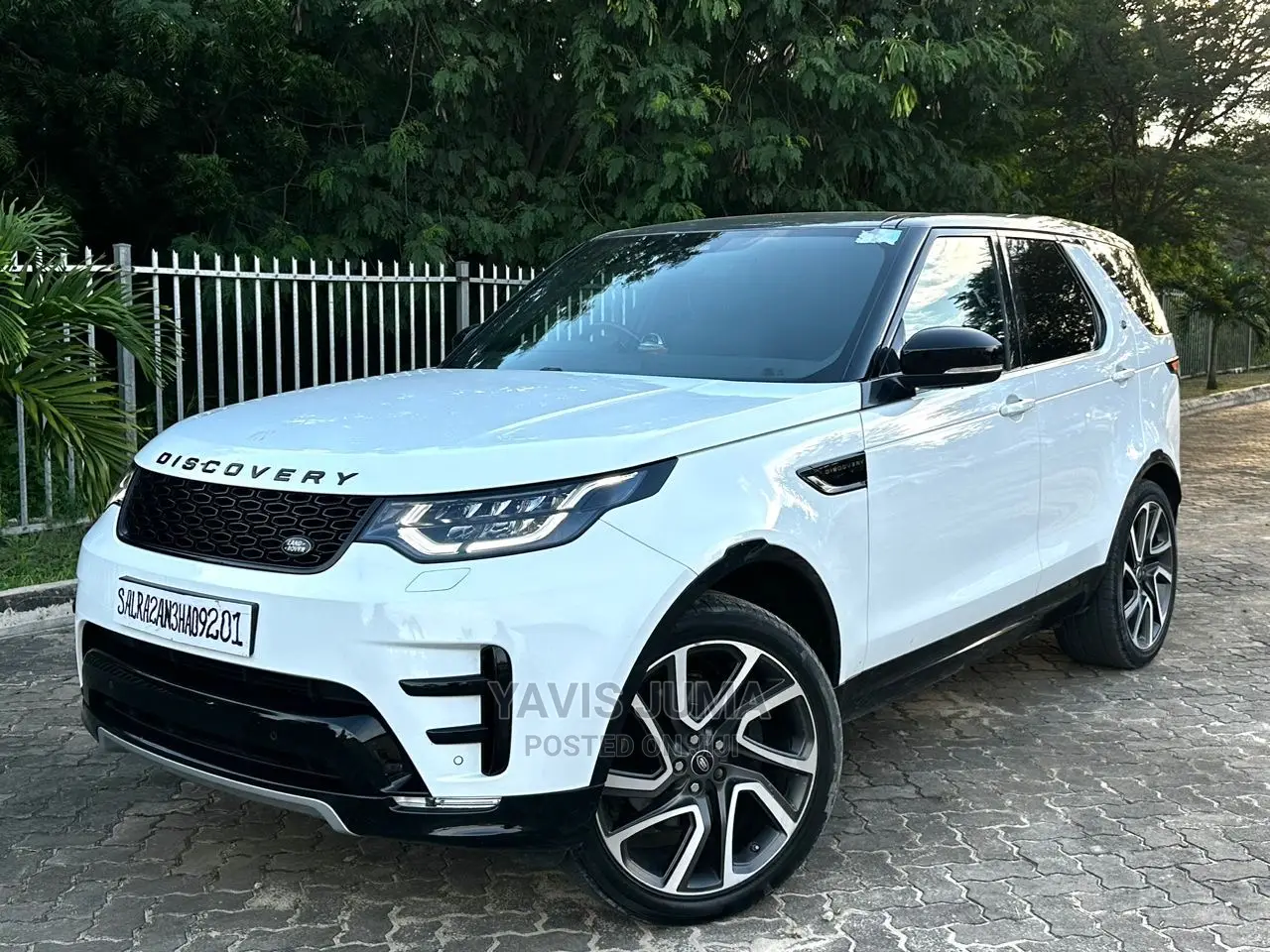 Land Rover Discovery 2018 White