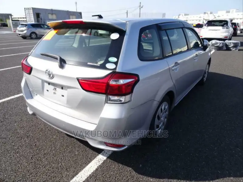Toyota Corolla Fielder 2018 Silver