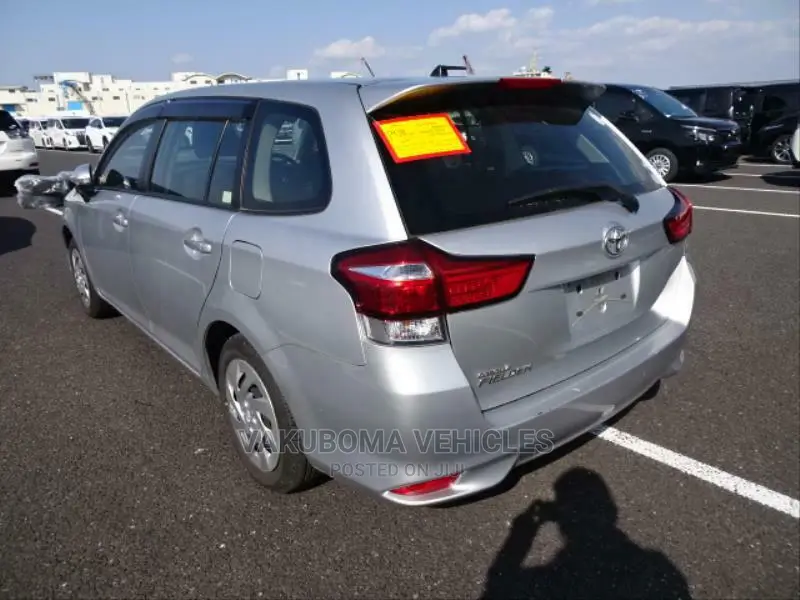 Toyota Corolla Fielder 2018 Silver