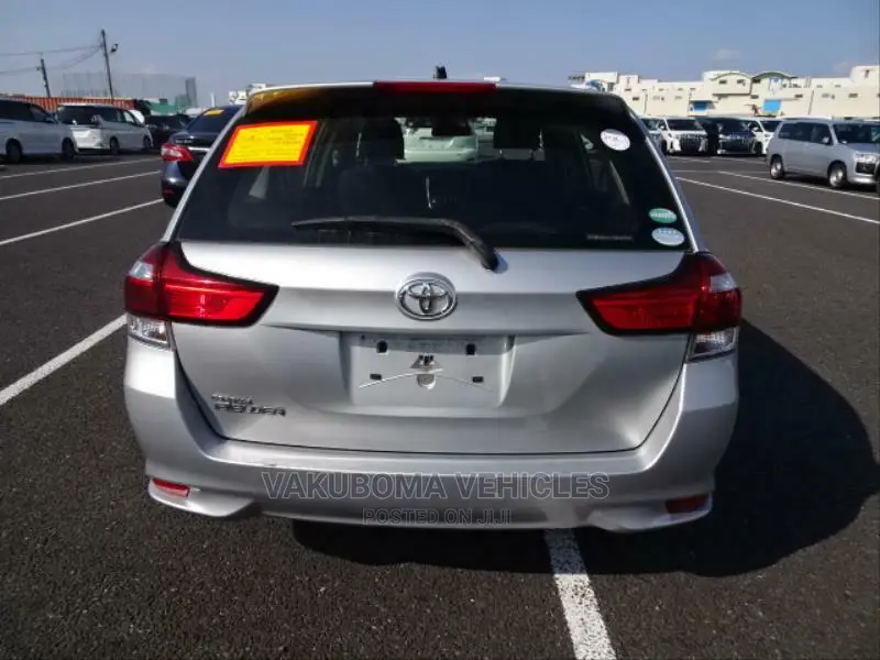 Toyota Corolla Fielder 2018 Silver