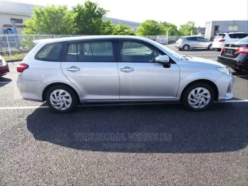 Toyota Corolla Fielder 2018 Silver