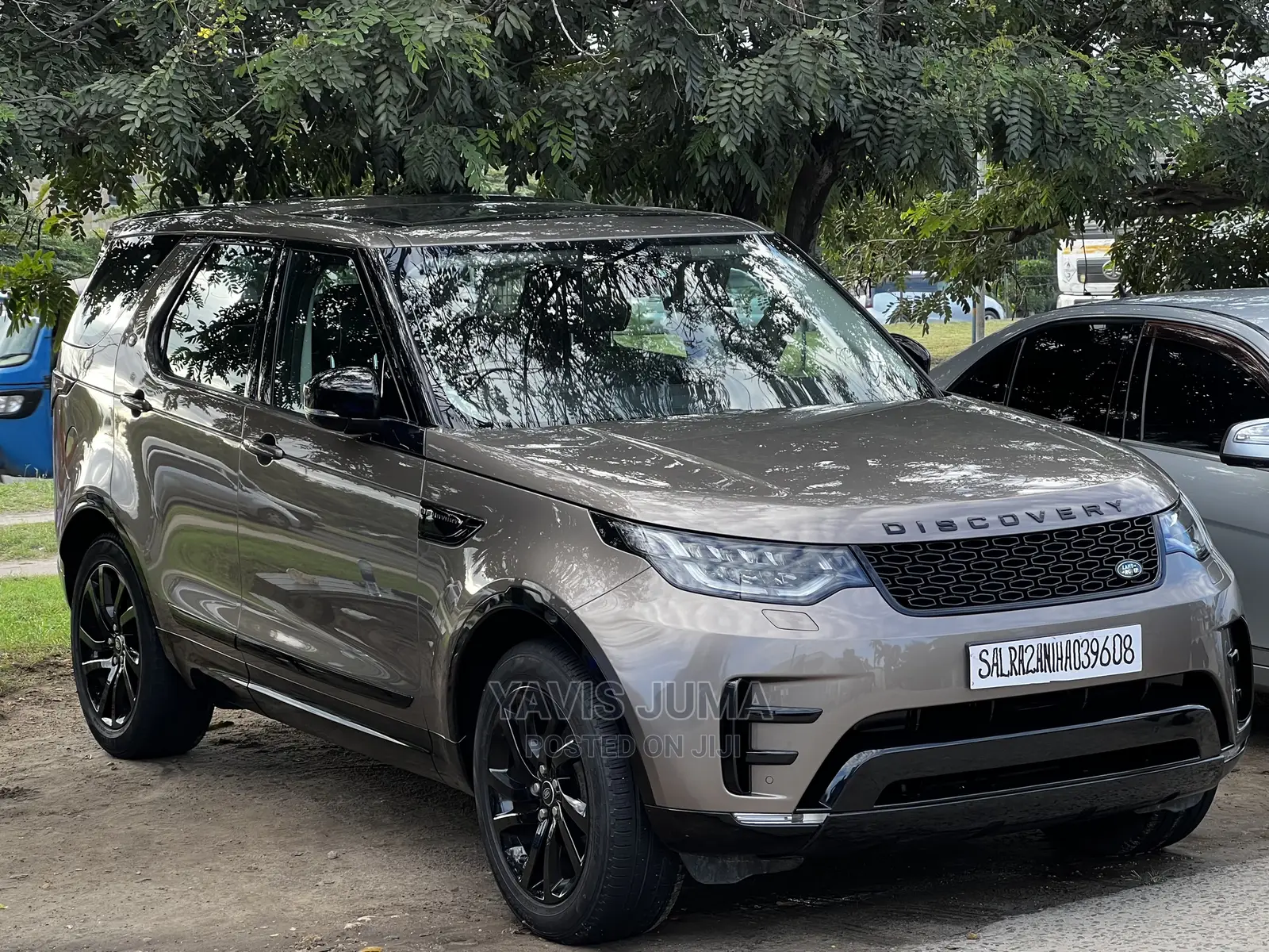 Land Rover Discovery 2018 Gold