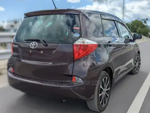 Toyota Ractis 2012 Brown