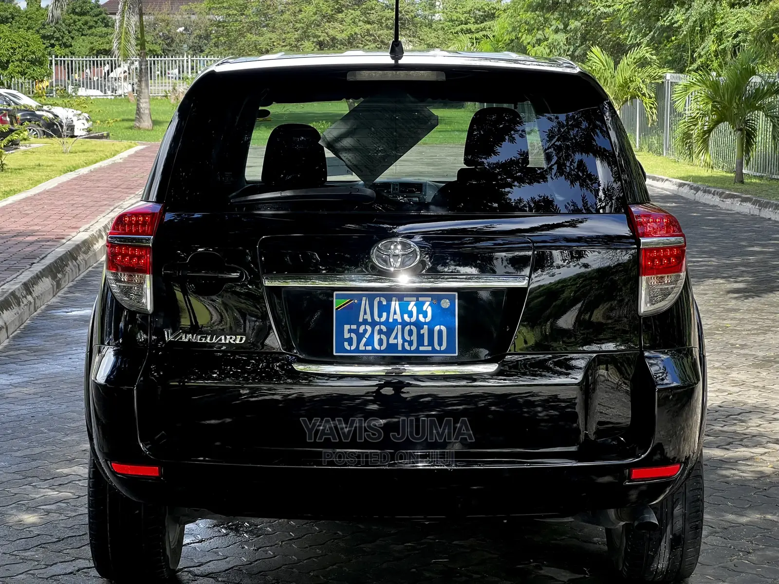 Toyota Vanguard 2011 Black