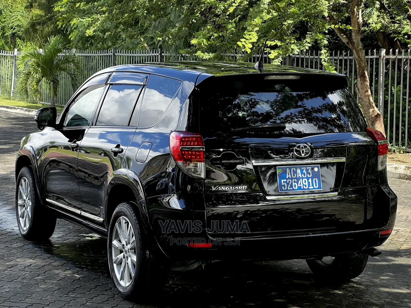 Toyota Vanguard 2011 Black