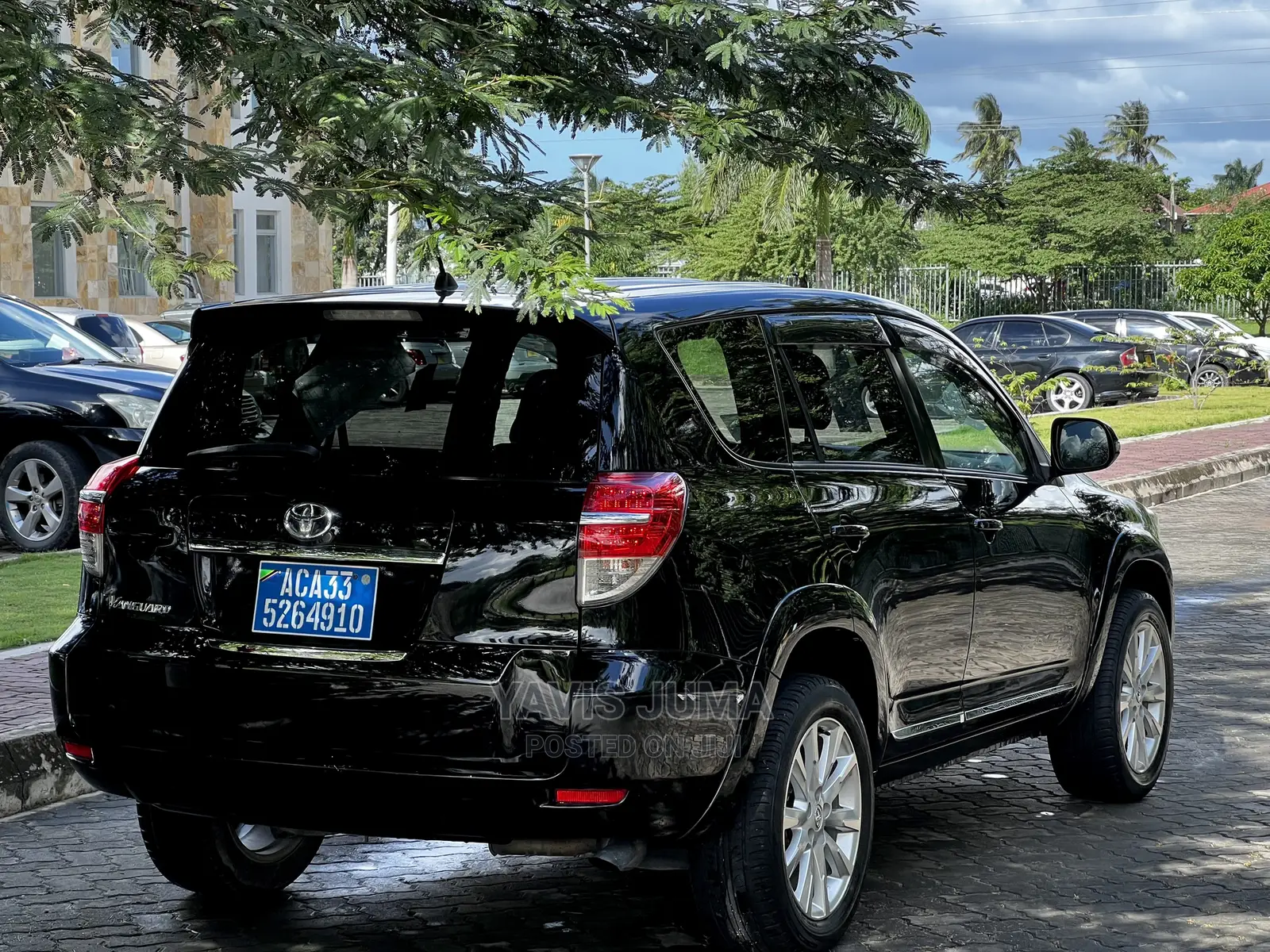 Toyota Vanguard 2011 Black