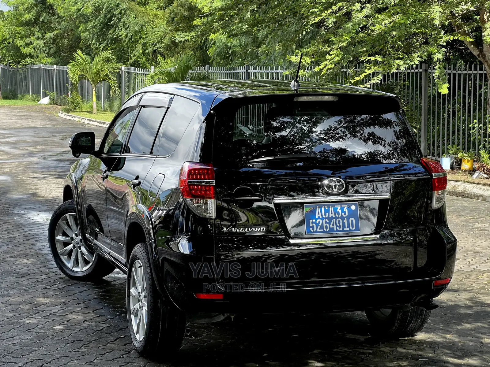 Toyota Vanguard 2011 Black