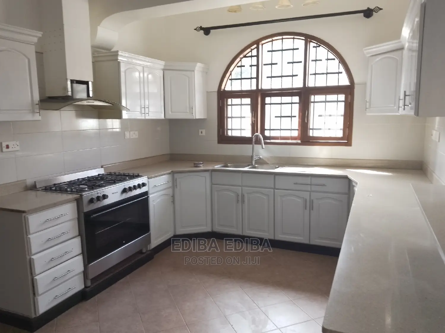 6bdrm Bungalow in Ediba Real Estate, Arusha for rent
