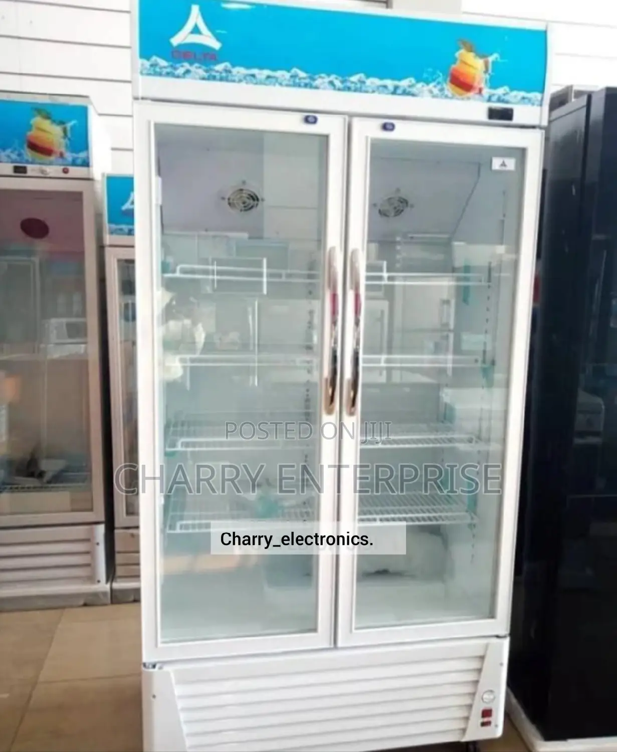 Delta Showcase Fridge 490l
