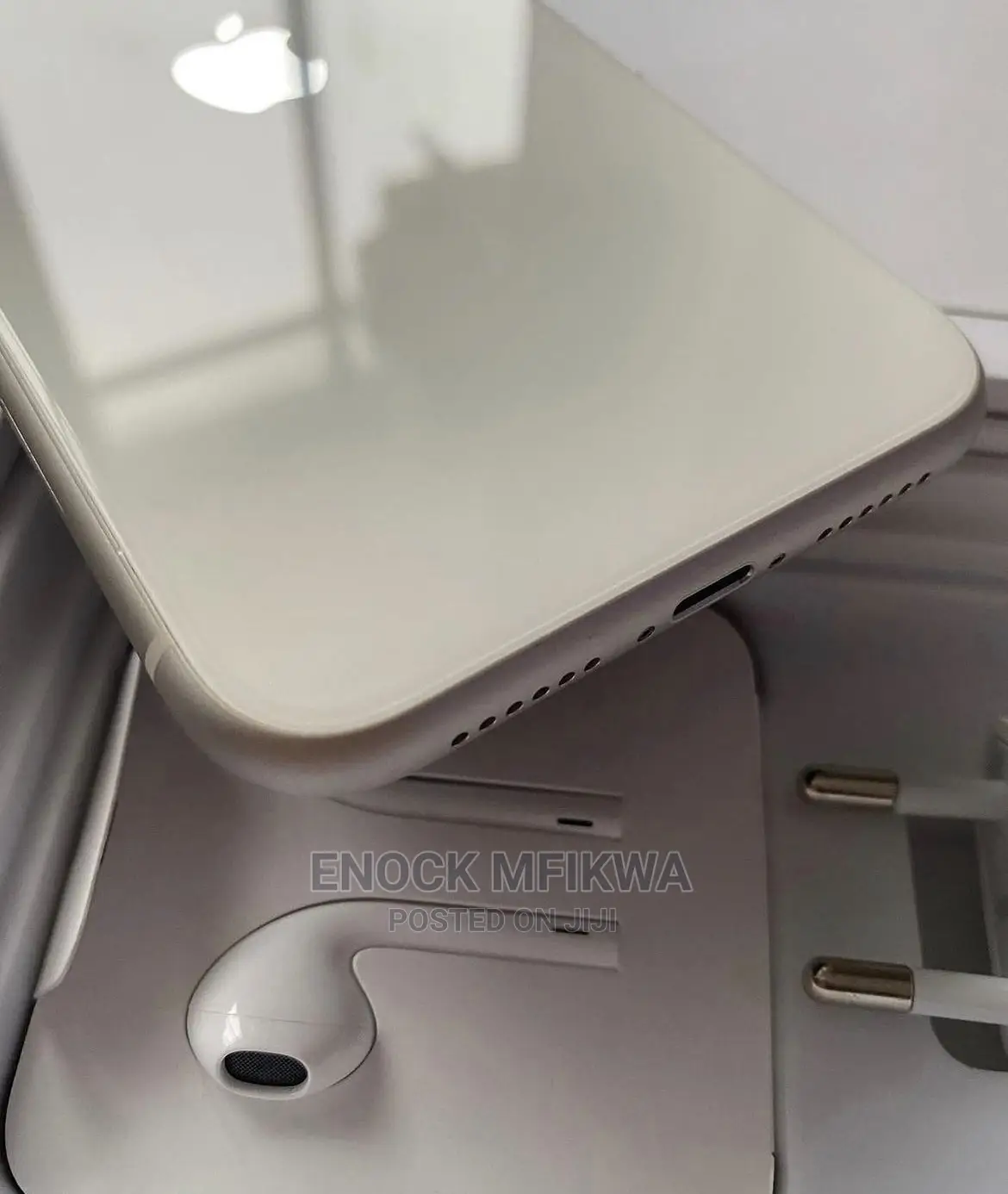 New Apple iPhone 11 128 GB White