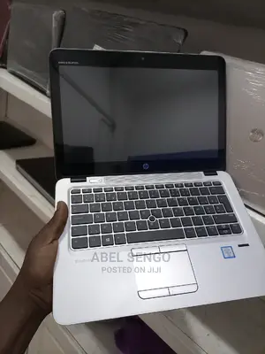 Laptop HP EliteBook 820 G3 8GB Intel Core I5 HDD+SSD 500GB