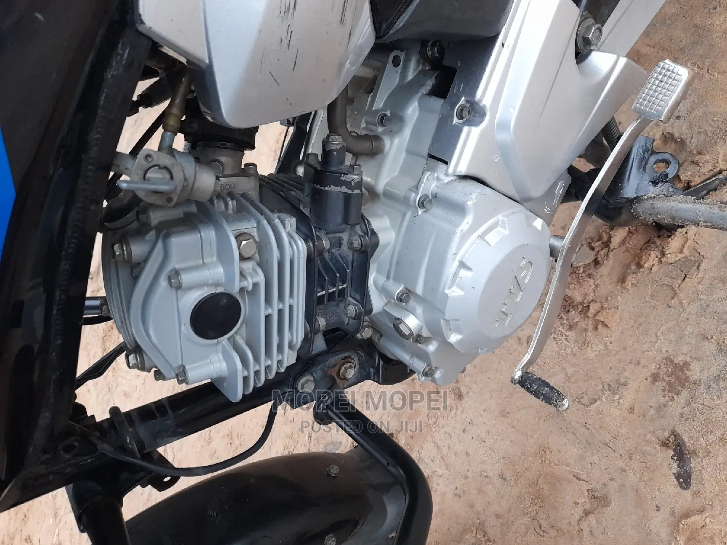 TVS HLX 125 2022 Beige