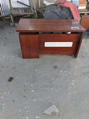 Simple Executive Table