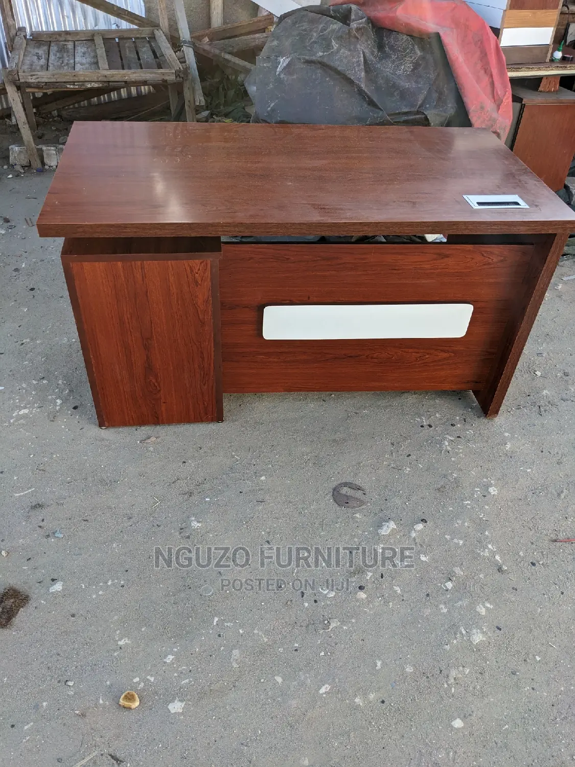 Simple Executive Table
