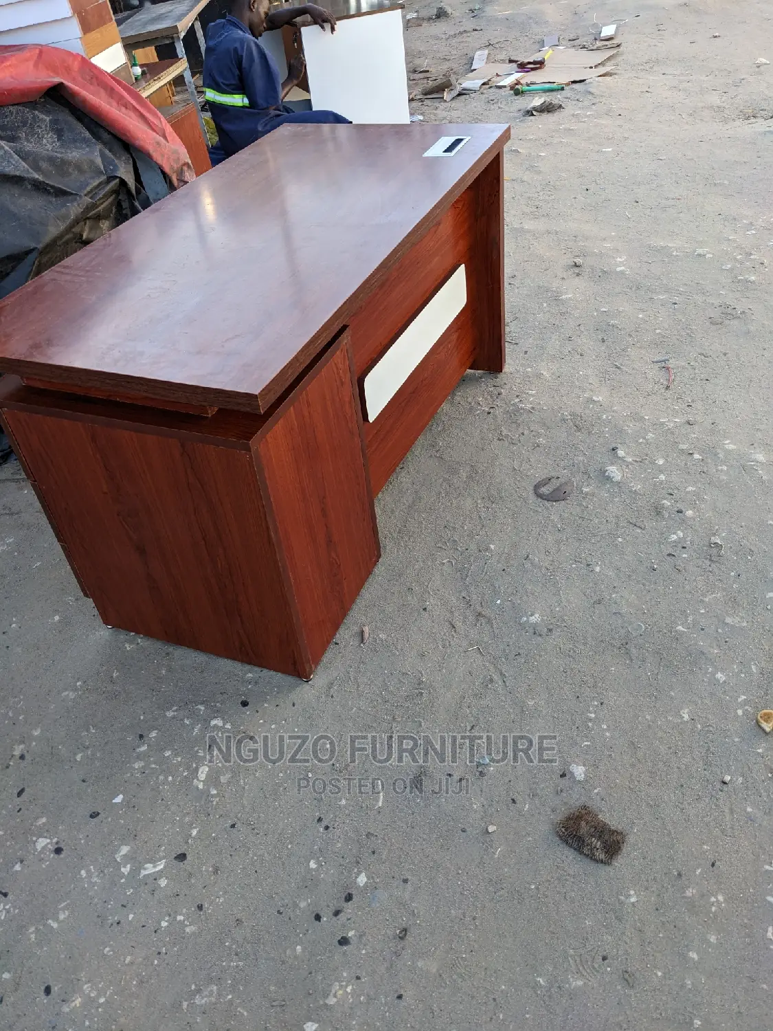 Simple Executive Table