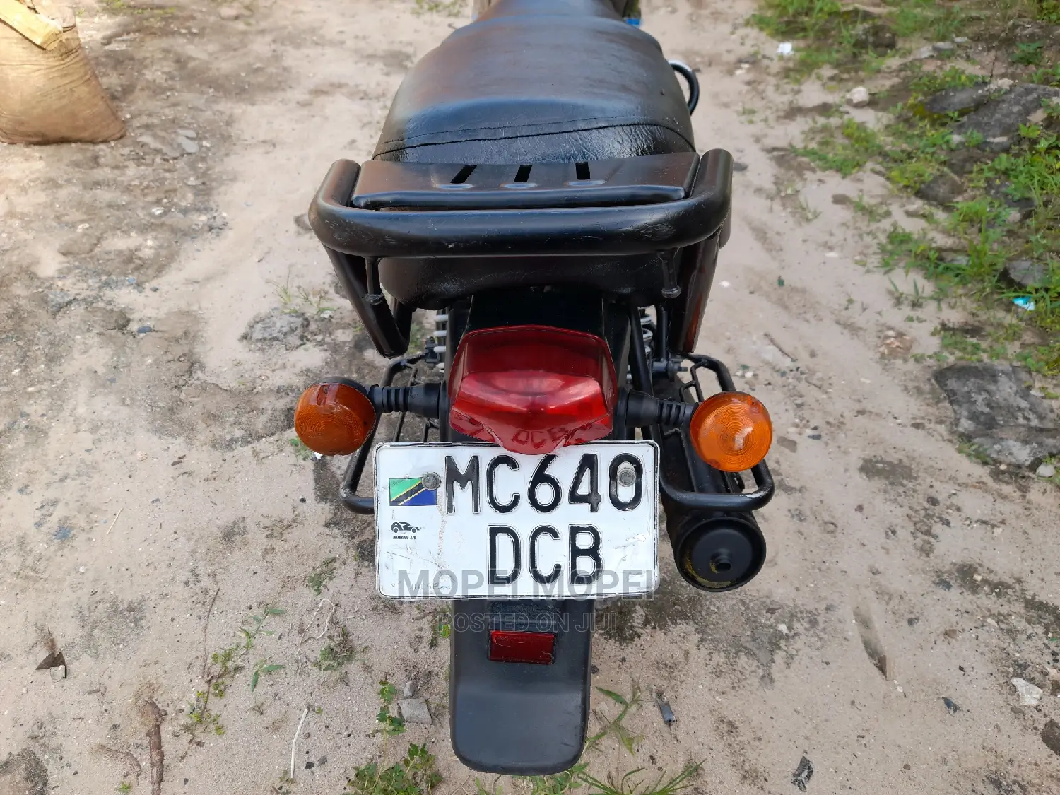 TVS HLX 125 2022 Beige