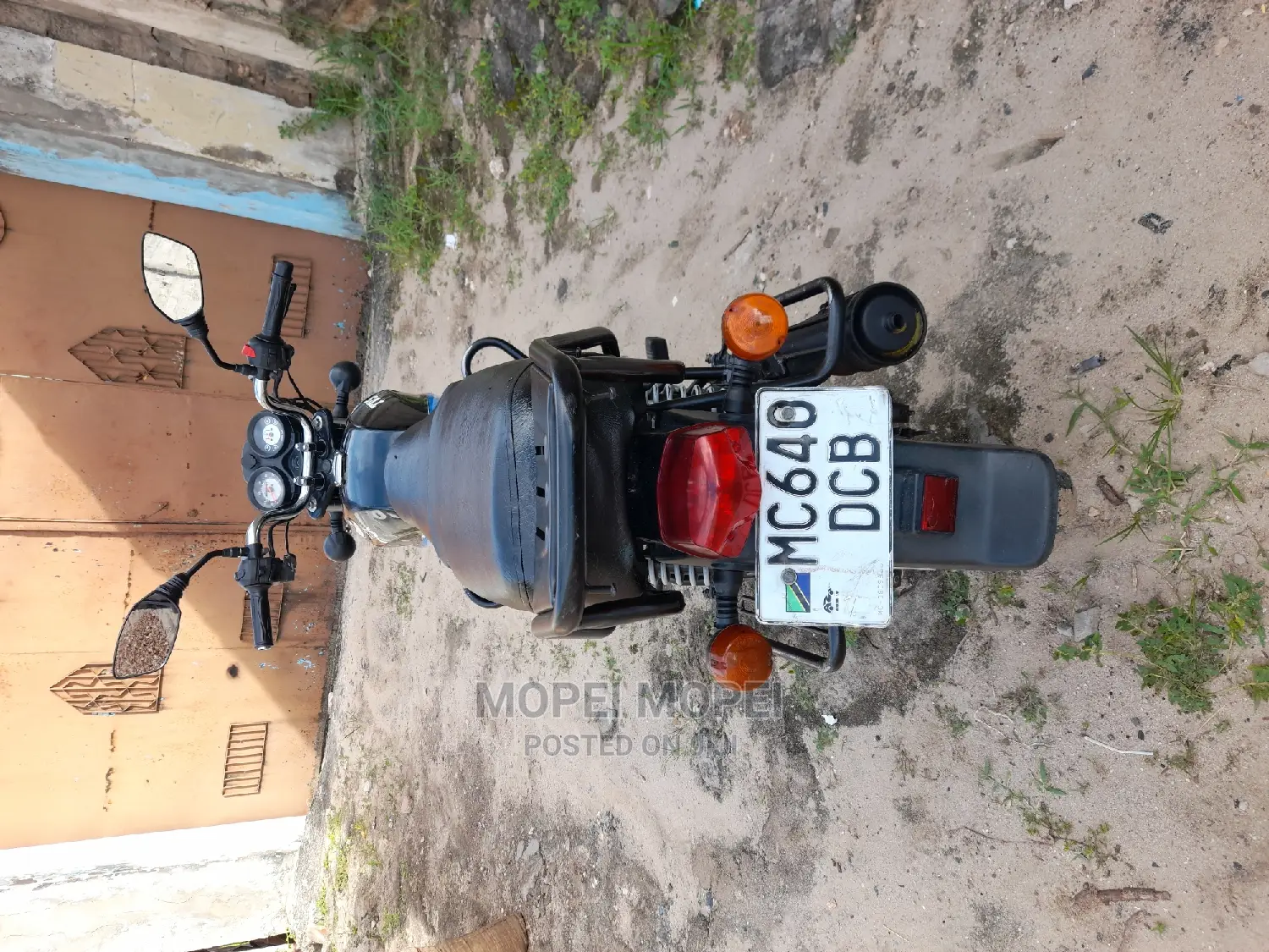 TVS HLX 125 2022 Beige