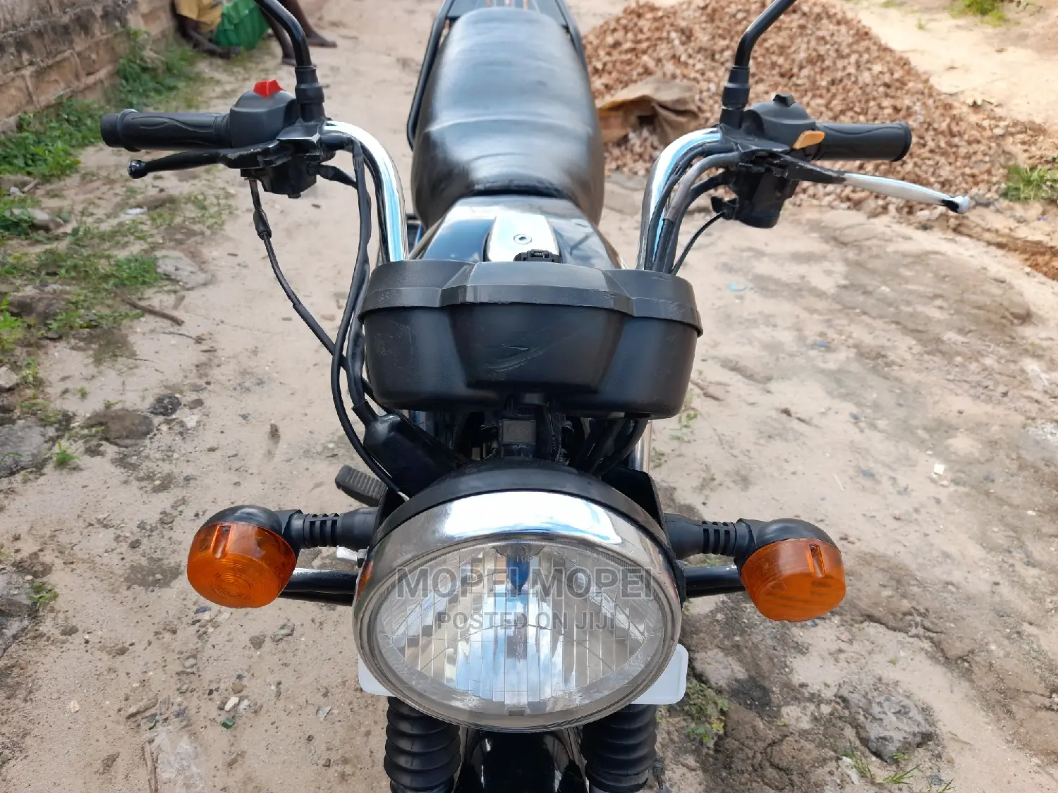 TVS HLX 125 2022 Beige