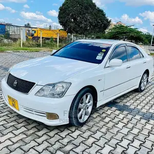 Toyota Crown 2006 White