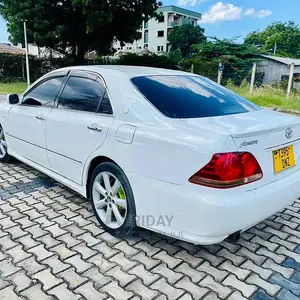 Toyota Crown 2006 White
