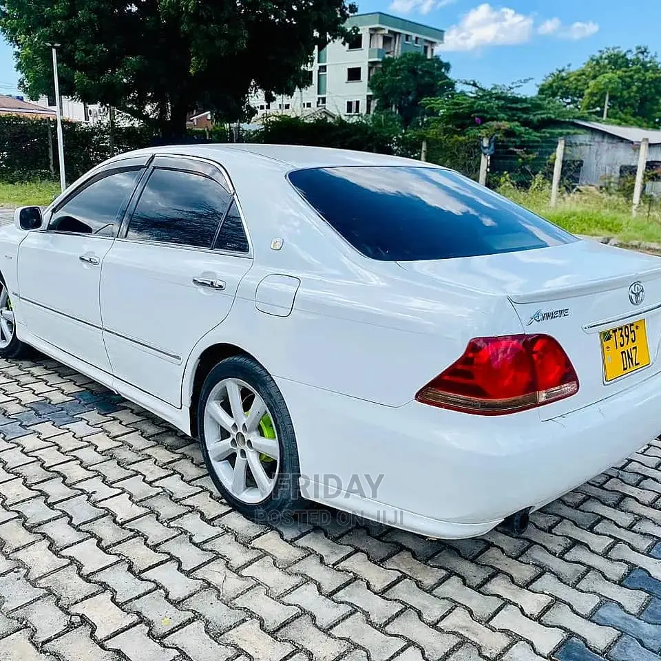 Toyota Crown 2006 White